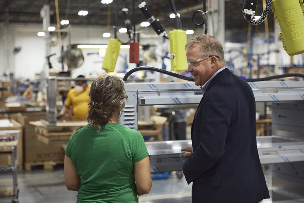 Marmon leader interacting with employee on the factory floor. 