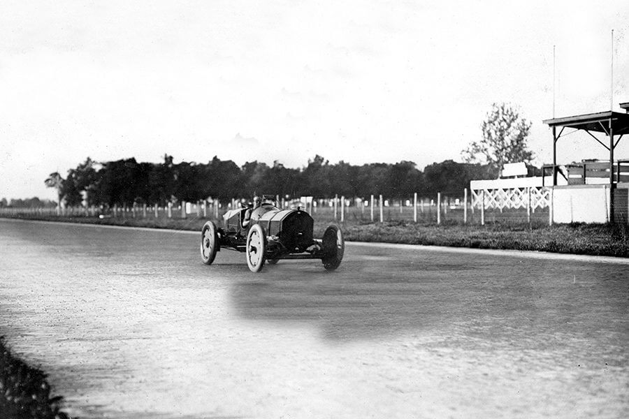 Ray Harroun driving Marmon Wasp in 1911